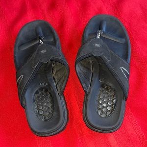 Black Chunky Sketchers Flip Flops